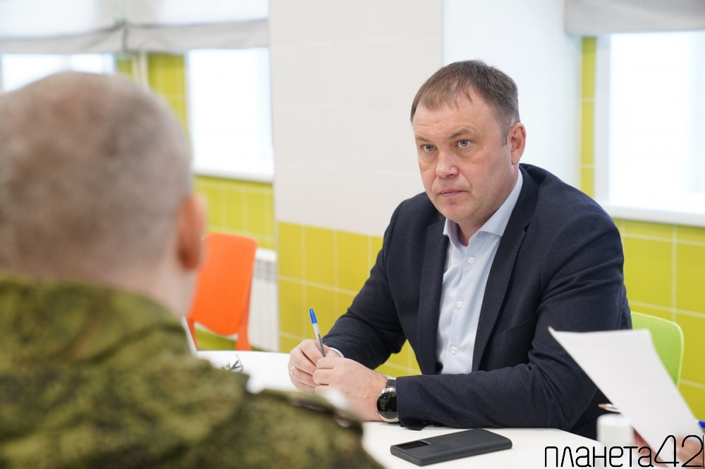 Губернатор Кузбасса Илья Середюк в Юрге встретился с родными участников СВО Губернатор Кузбасса Илья Середюк в Юрге встретился с родными участников СВО